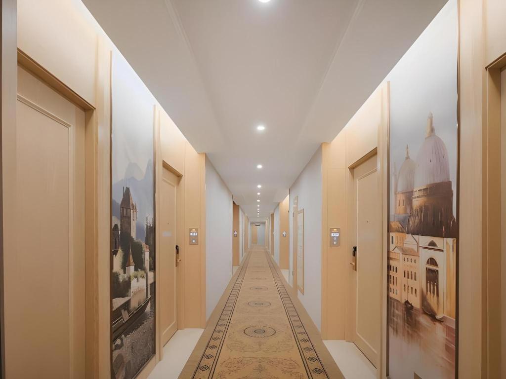 Vienna Hongqiao Hub National Exhibition Center Huqingping Road Hotel