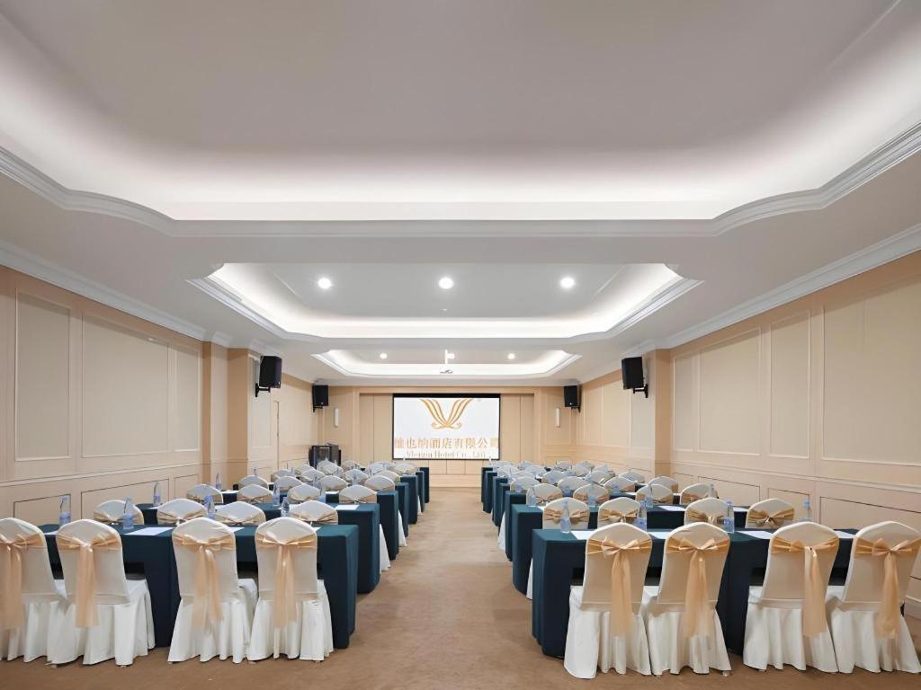 Vienna Hongqiao Hub National Exhibition Center Huqingping Road Hotel