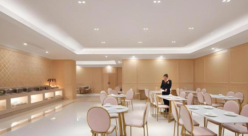 Vienna Hongqiao Hub National Exhibition Center Huqingping Road Shanghai